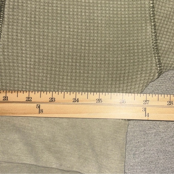 Urban Outfitters Women’s Cropped Hoodie Shirt Thermal Waffle Size XL Relaxed Fit - Picture 5 of 9